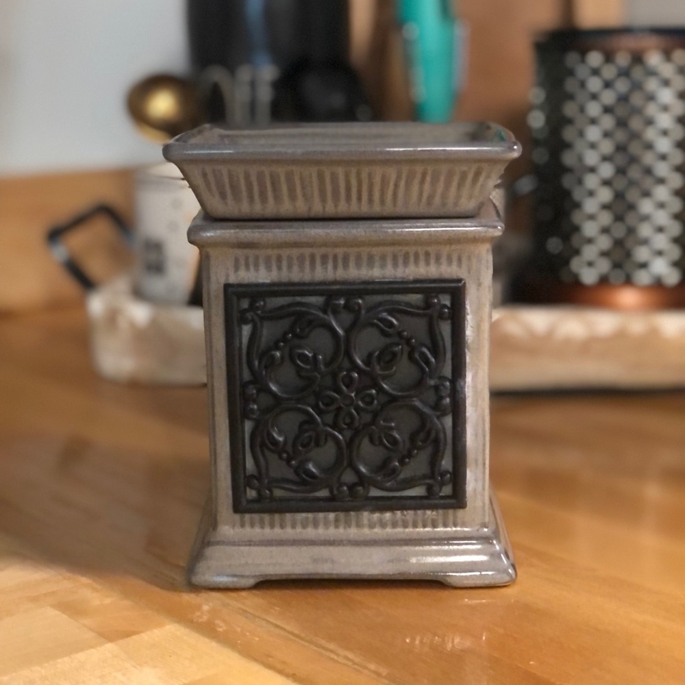 Full size Scentsy warmer